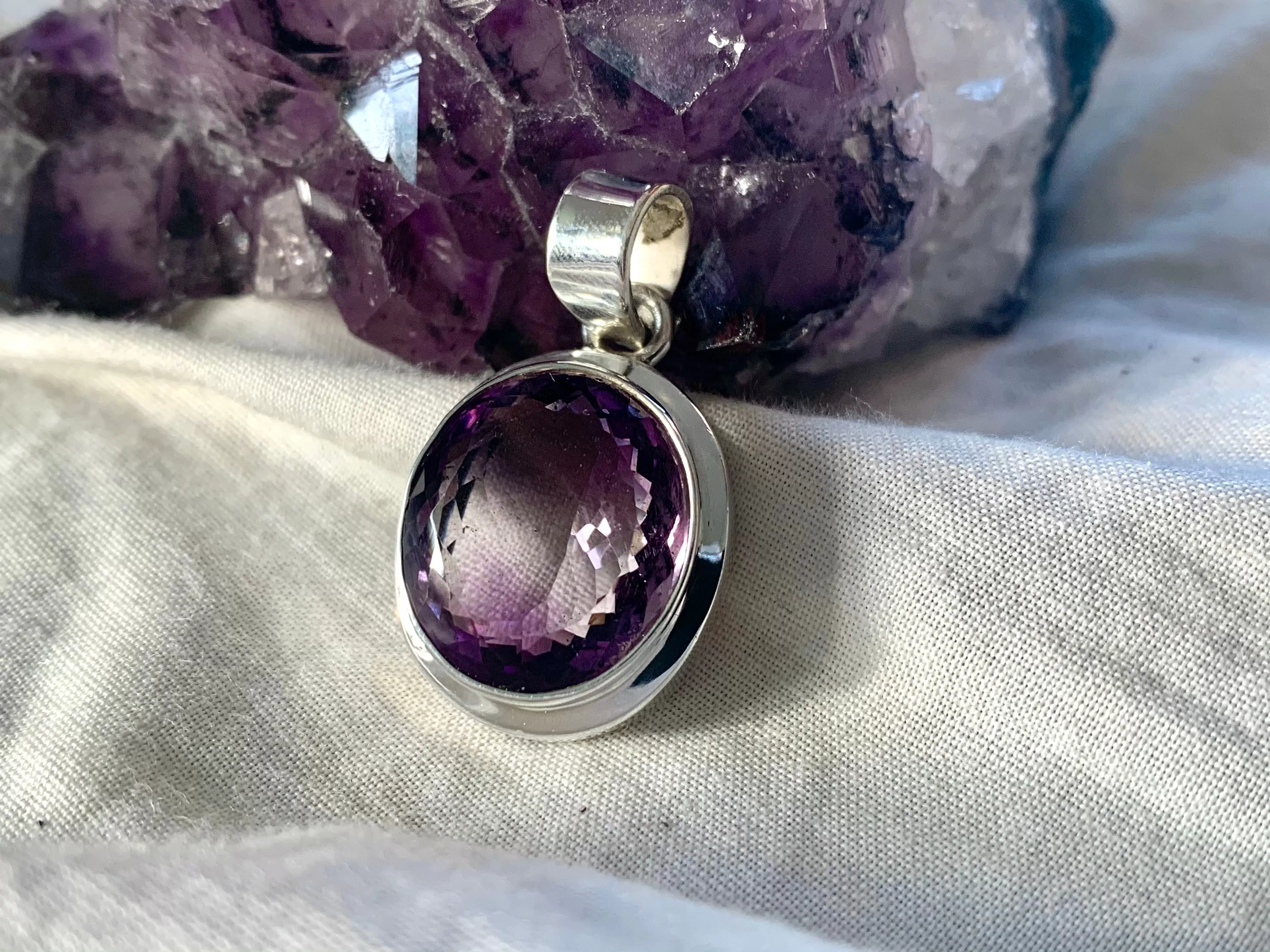 Amethyst Ansley Pendant - Faceted Round