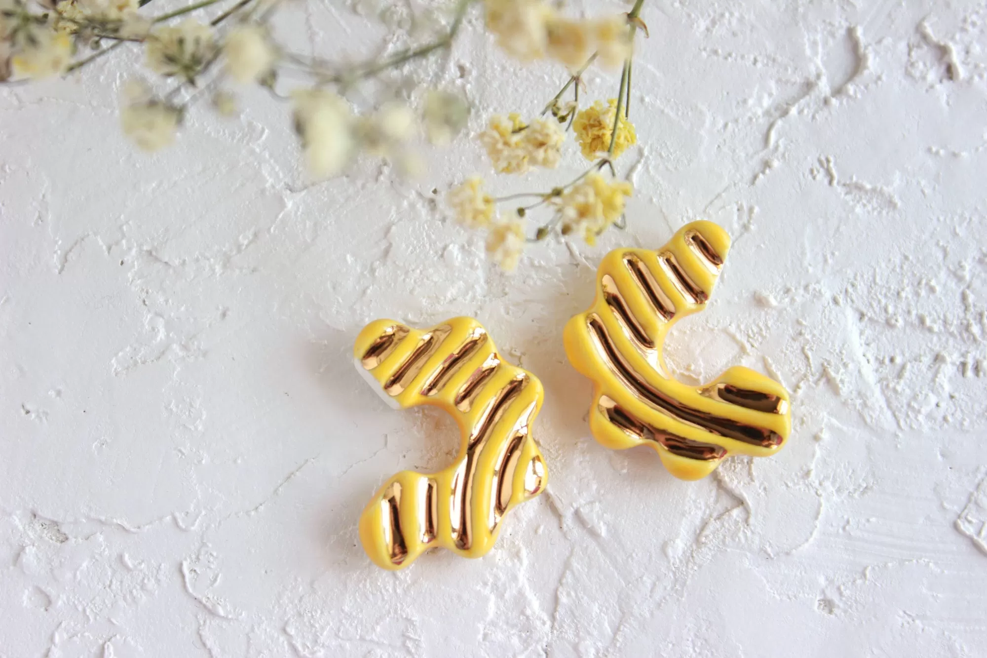 Gold Striped Flower Hoop Earrings