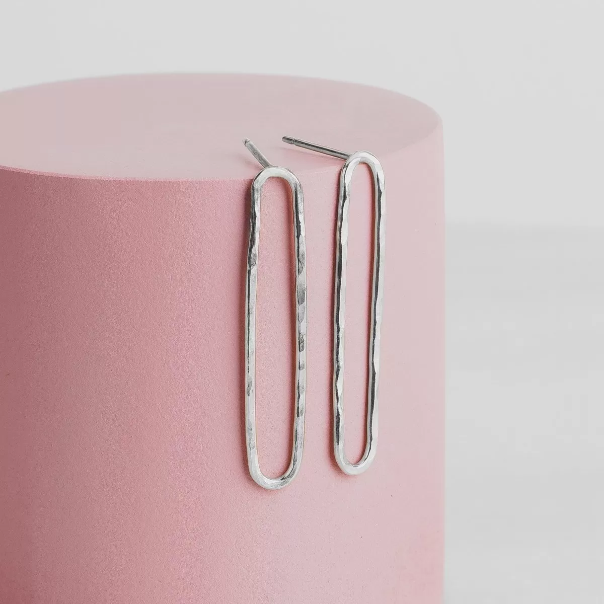 Hammered Oval Paperclip Chain Link Stud Earrings