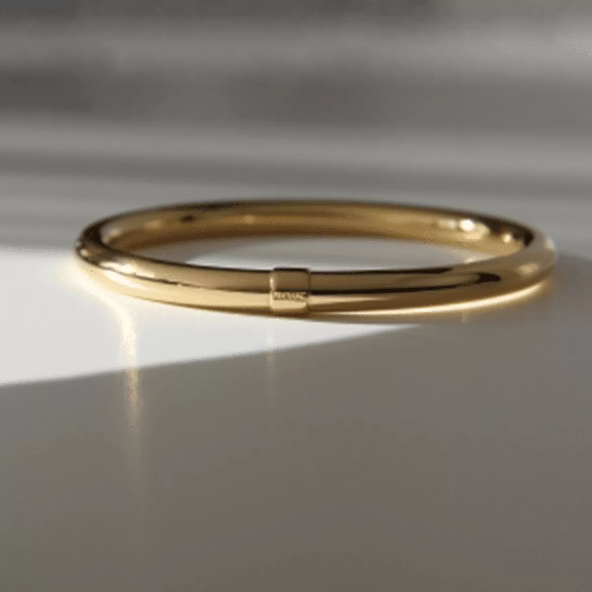 Lustrous Bracelet in 18k Gold-Plating