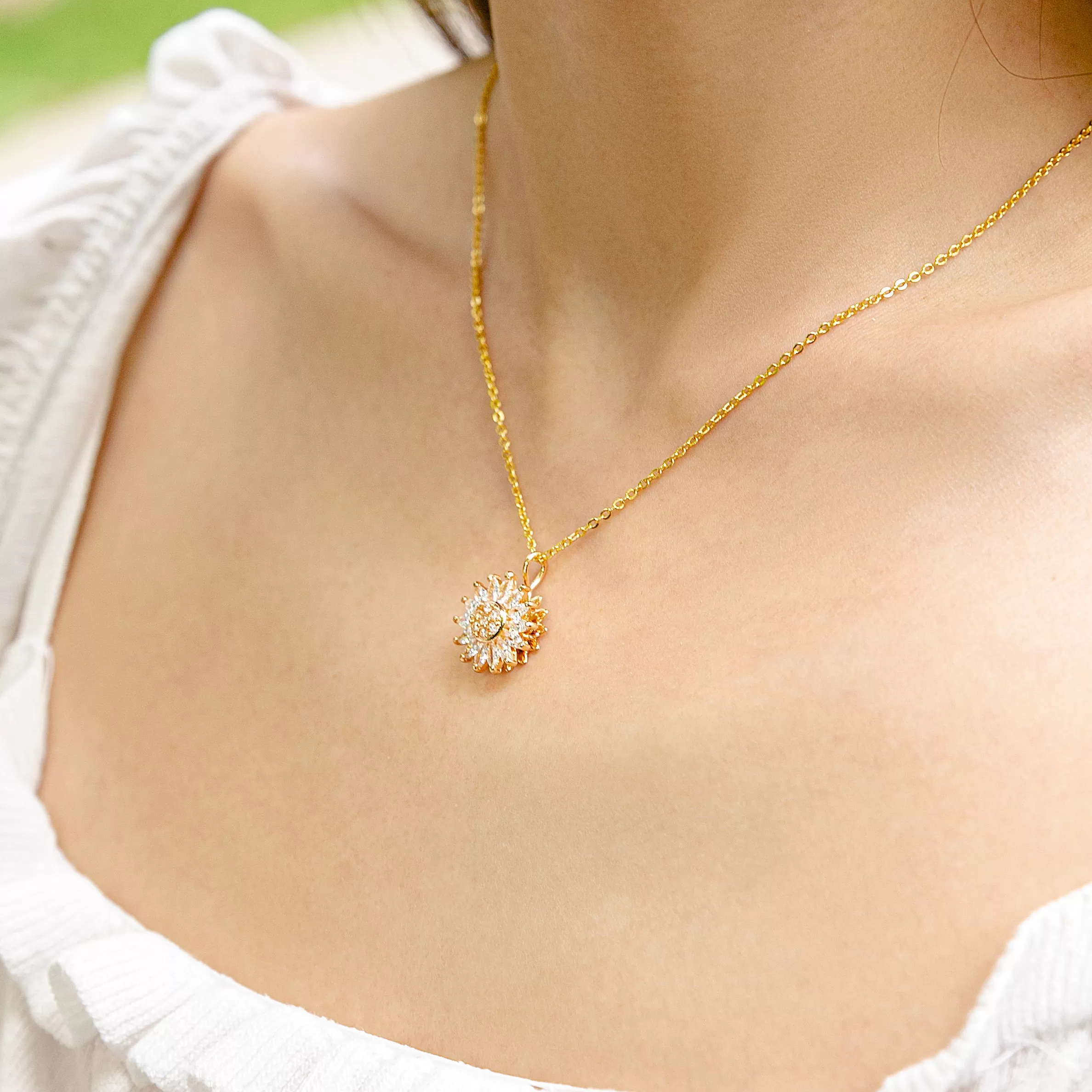 (NEW) Spinning Sunflower Necklace